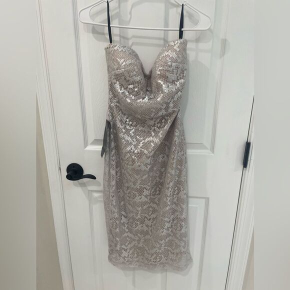 bebe Dresses & Skirts - Bebe Strapless Sweetheart Neckline Lace Dress Metallic Silver Women’s Size S